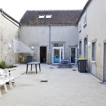 Fontaineblhostel Hostel & Camping Near Fontainebleau La Chapelle-la-Reine Exterior photo
